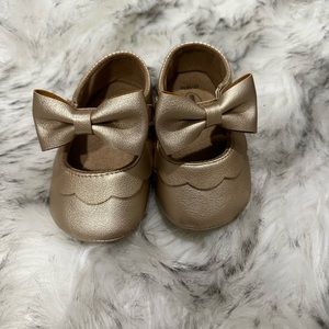 12-18 Months Size 5 Toddler Girl Gold Shoes